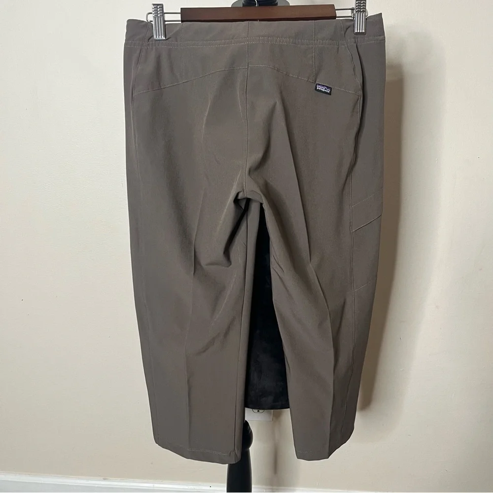 Patagonia Women’s Taupe All Out‎ Light Weight Drawstring Capri Hiking Pants Sz 6